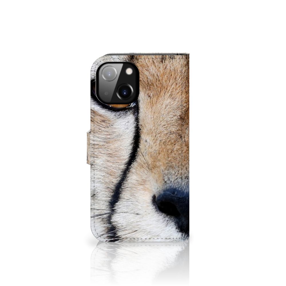 Apple iPhone 14 Telefoonhoesje met Pasjes Cheetah met close-up van cheeta gezicht