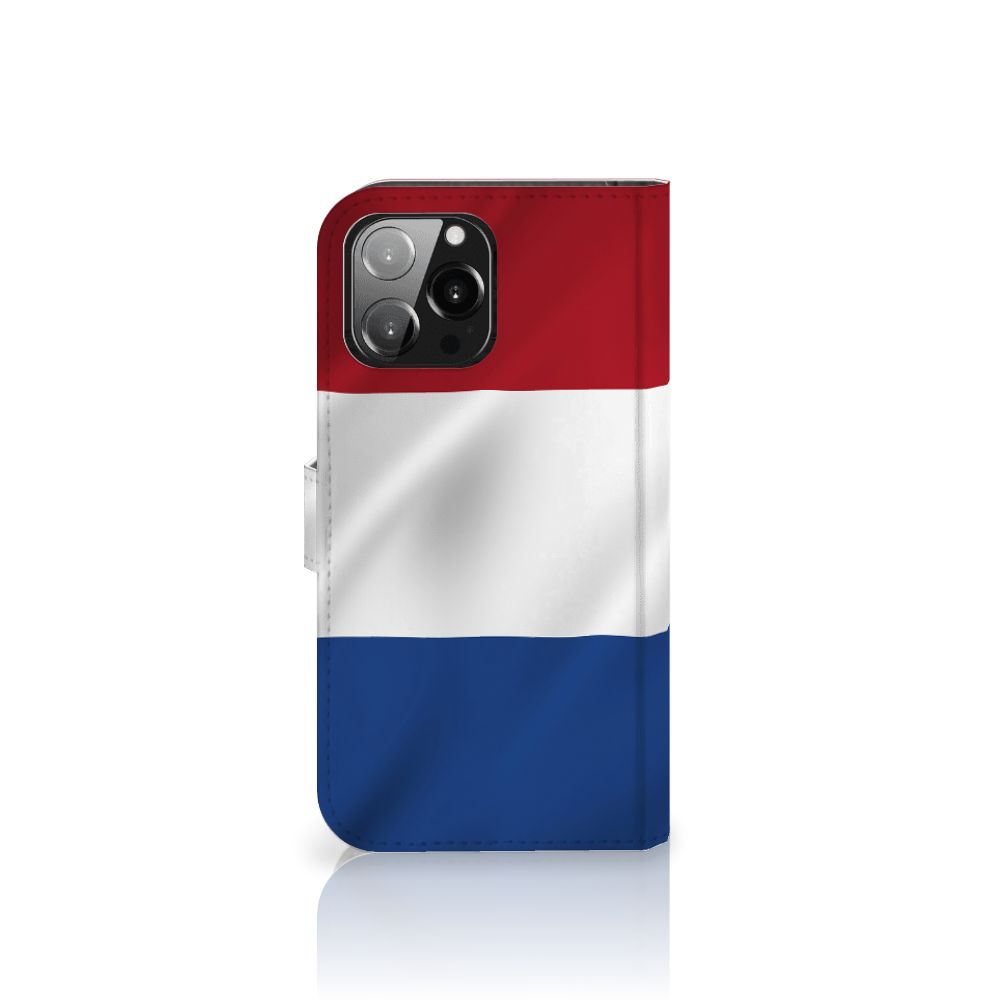 iPhone 13 Pro Max Bookstyle Case Nederlandse Vlag met artistiek ontwerp van de Nederlandse vlag.