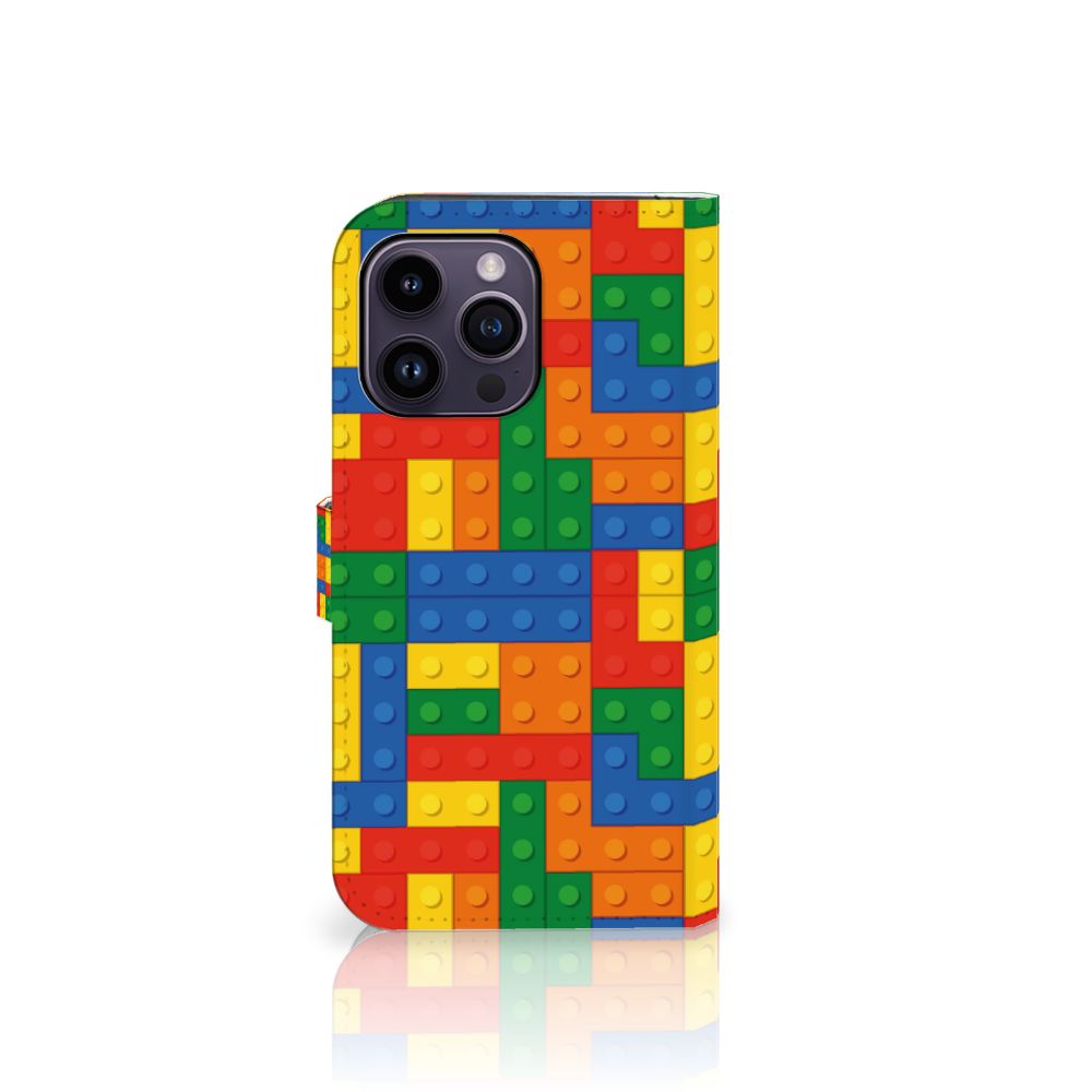 iPhone 15 Pro Max Telefoon Hoesje Blokken met kleurrijk design en ruimte voor 3 pasjes.