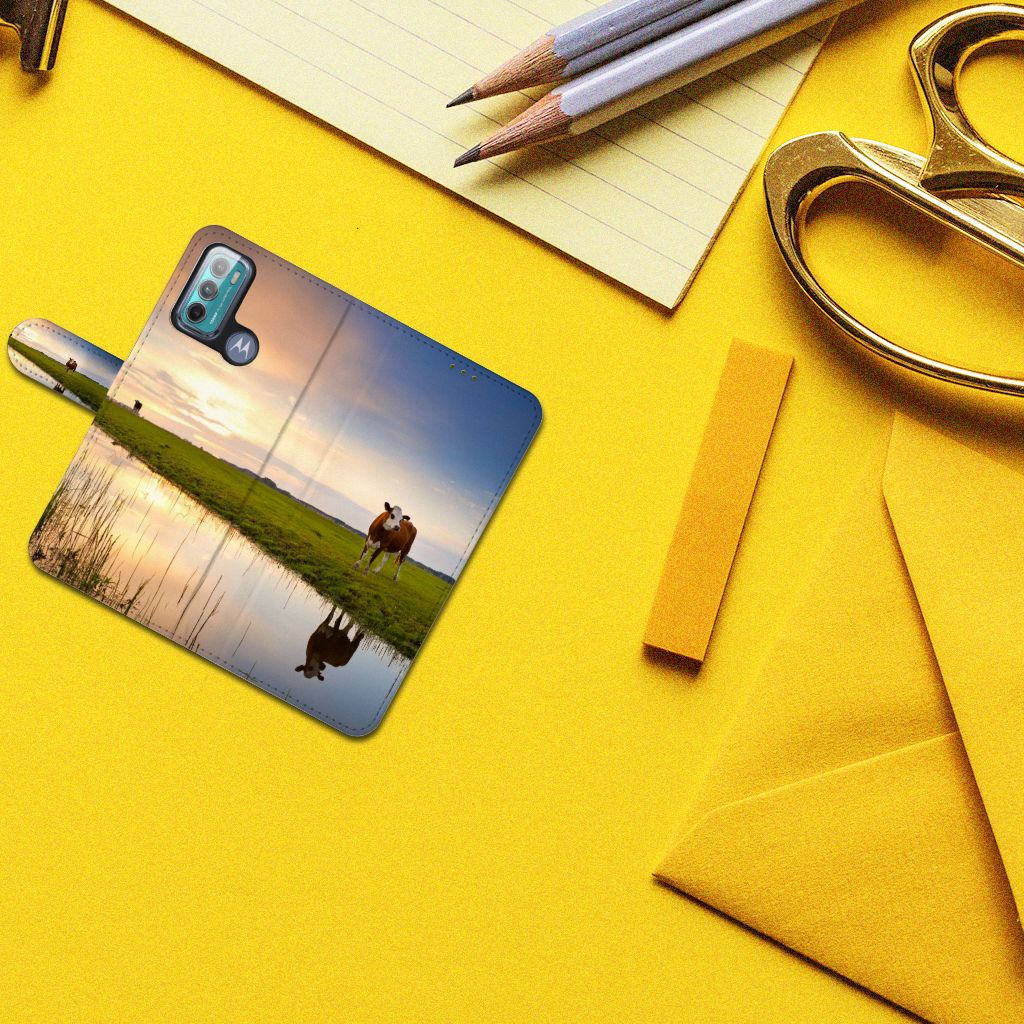 Motorola Moto G60 Telefoonhoesje met Pasjes Koe