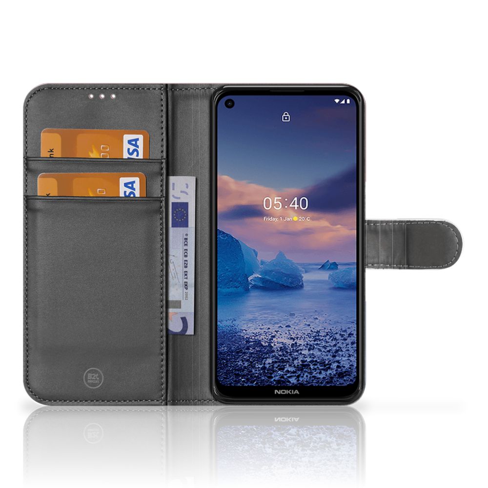 Nokia 5.4 Bookstyle Case Nederlandse Vlag met pasjes en een smartphone zichtbaar in een open positie.