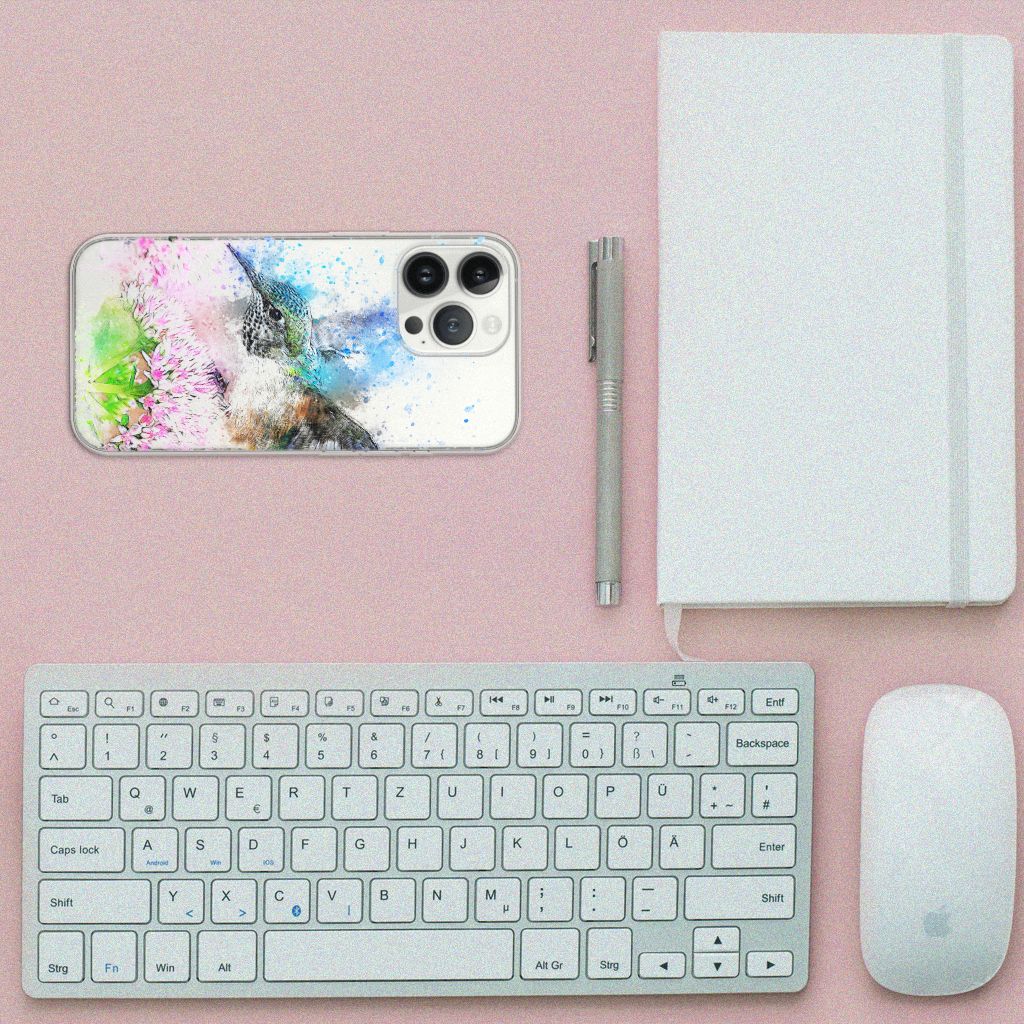 Hoesje maken iPhone 13 Pro Max Vogel met kleurrijk ontwerp op bureau met toetsenbord en notitieboek.