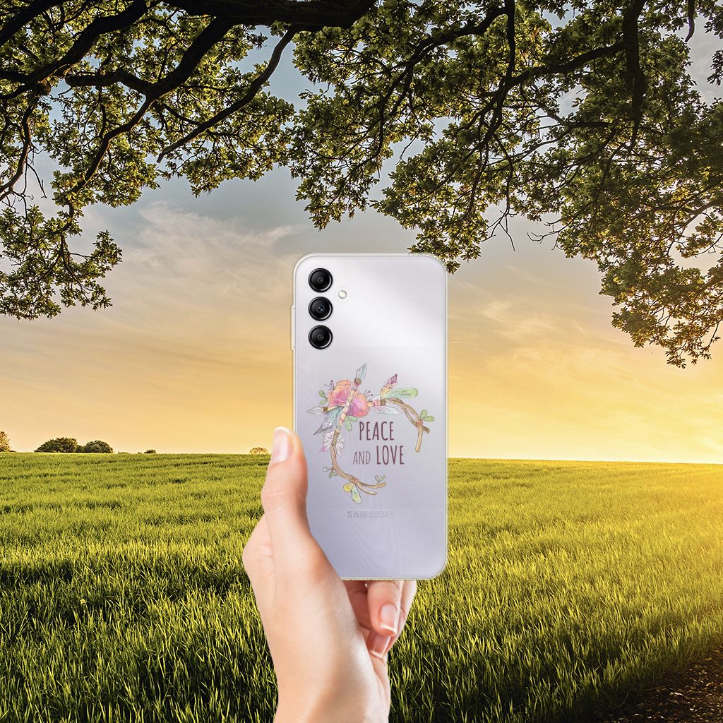 Samsung Galaxy A14 5G Telefoonhoesje met Naam Boho Text in hand met bloemenmotief, landschap en zonsondergang.