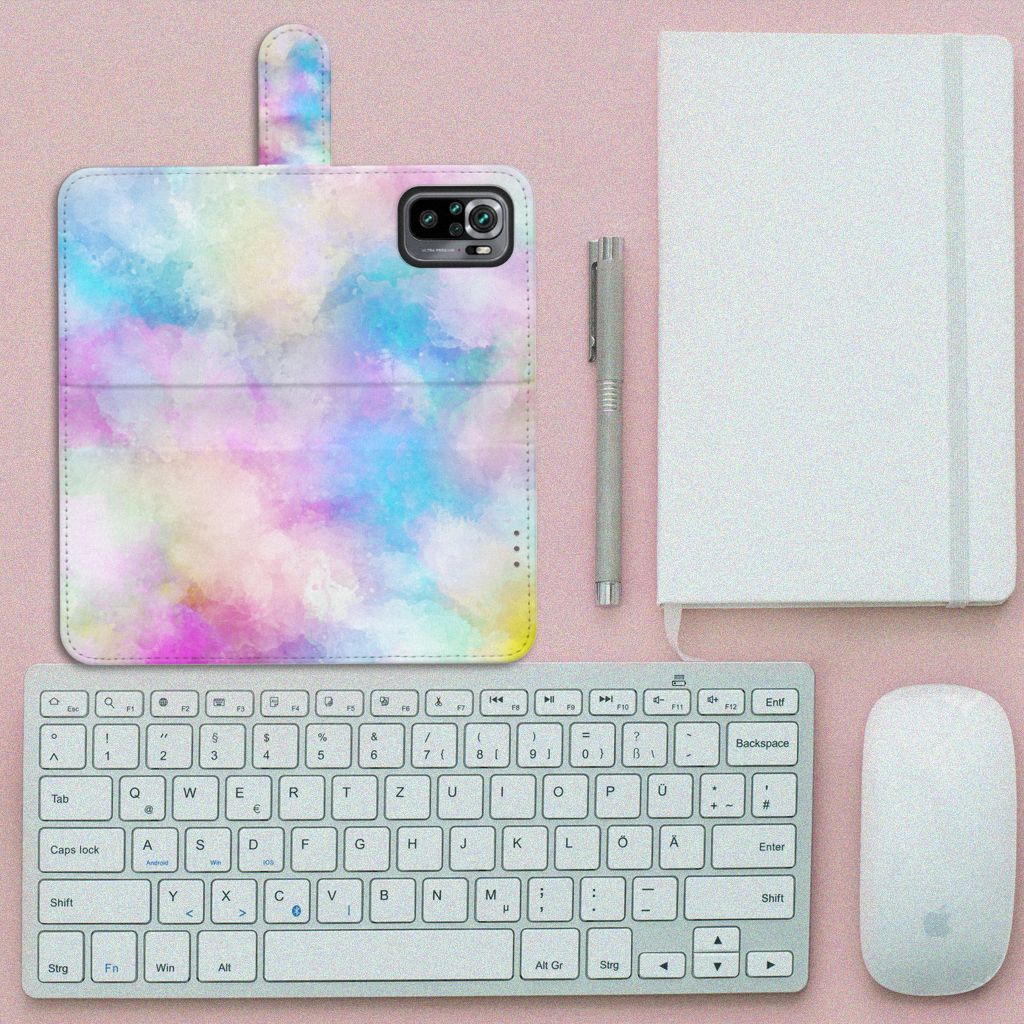 Hoesje Xiaomi Redmi Note 10S | 10 4G | Poco M5s Watercolor Light met pastelkleuren op een bureau met toetsenbord en muis.