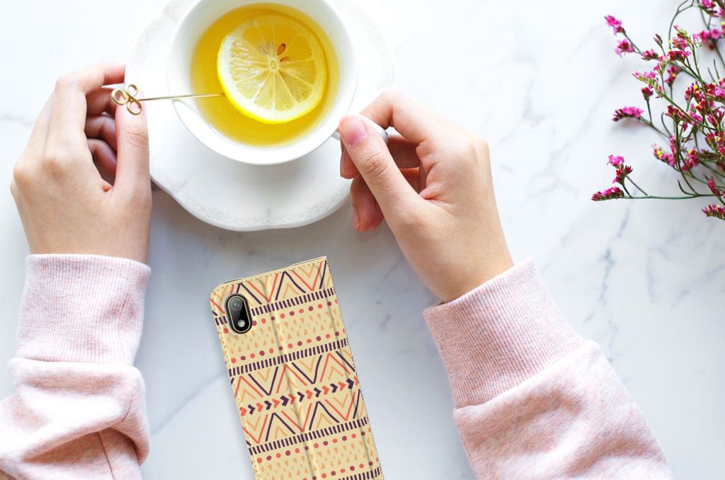 Huawei Y5 (2019) Hoesje met Magneet Aztec Yellow - B2C Telecom