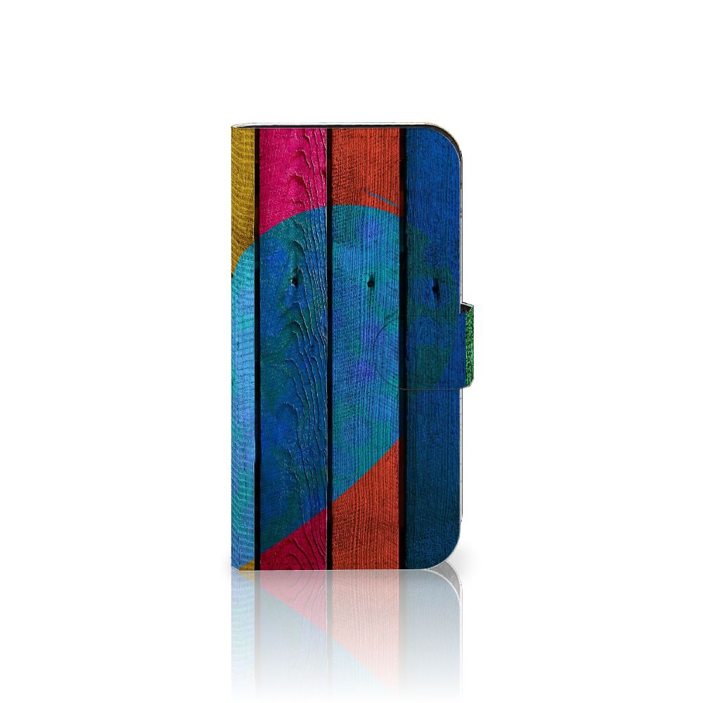 iPhone 15 Pro Book Style Case Wood Heart - Cadeau voor je Vriend met kleurrijk hout en hart ontwerp 🌈