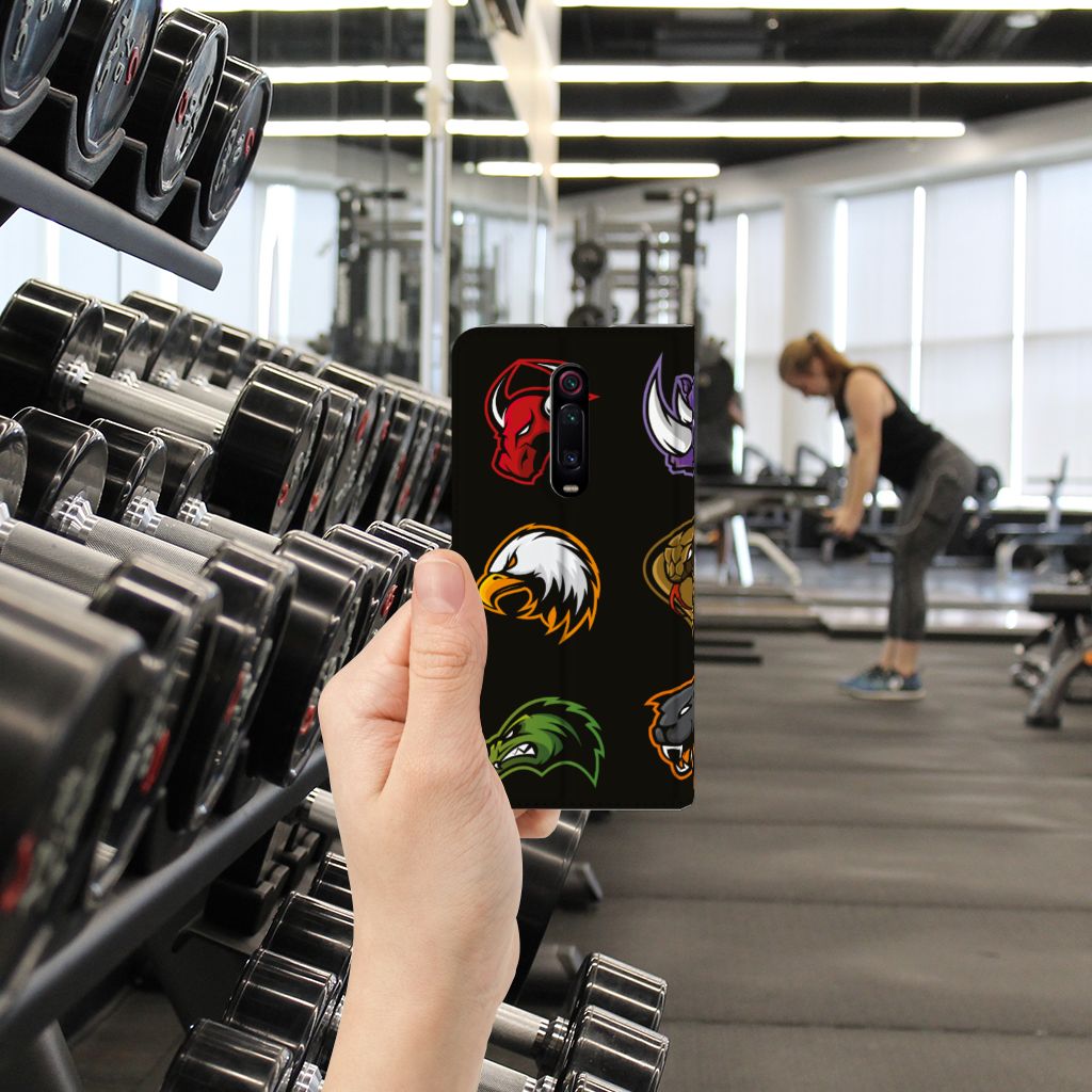 Xiaomi Redmi K20 Pro Magnet Case Cartoon met diverse cartoon ontwerpen in sportschoolomgeving