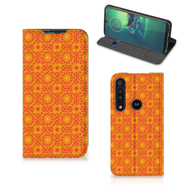 Motorola G8 Plus Hoesje met Magneet Batik Oranje