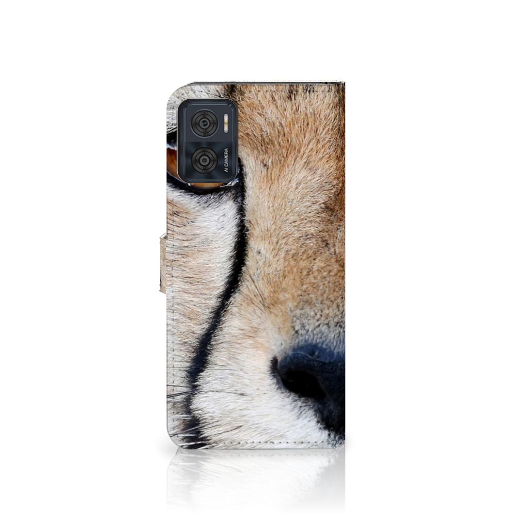 Motorola Moto E22 | E22i Telefoonhoesje met Pasjes Cheetah close-up afbeelding van een cheetah gezicht.