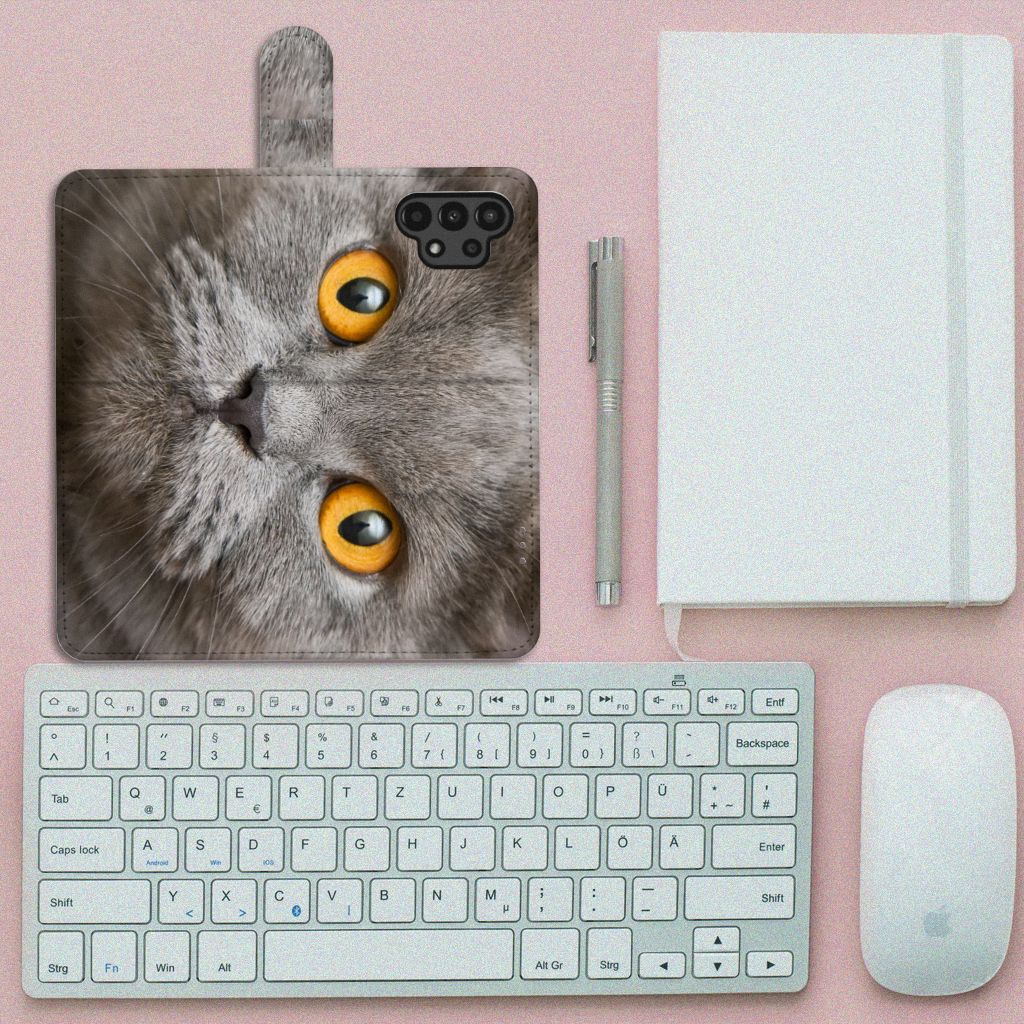 Telefoonhoesje met Pasjes Samsung Galaxy A13 (4G) Britse Korthaar met unieke kattenprint en opvallende kleuren.