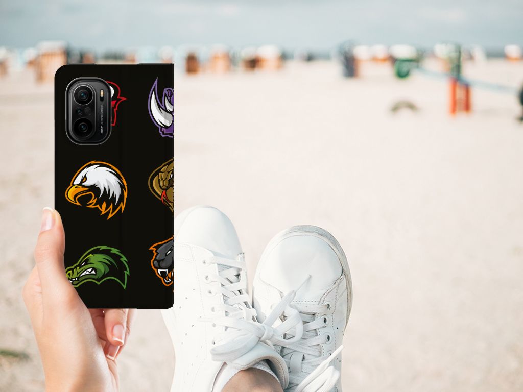 Xiaomi Mi 11i | Poco F3 Magnet Case Cartoon with colorful designs on a beach background.