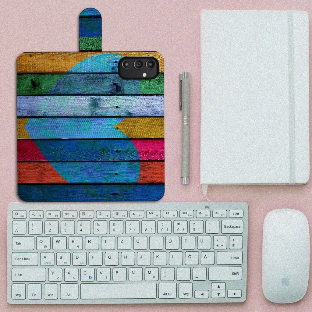 Samsung Galaxy A14 4G Book Style Case Wood Heart - Cadeau voor je Vriend op bureau met toetsenbord en notitieboekje.