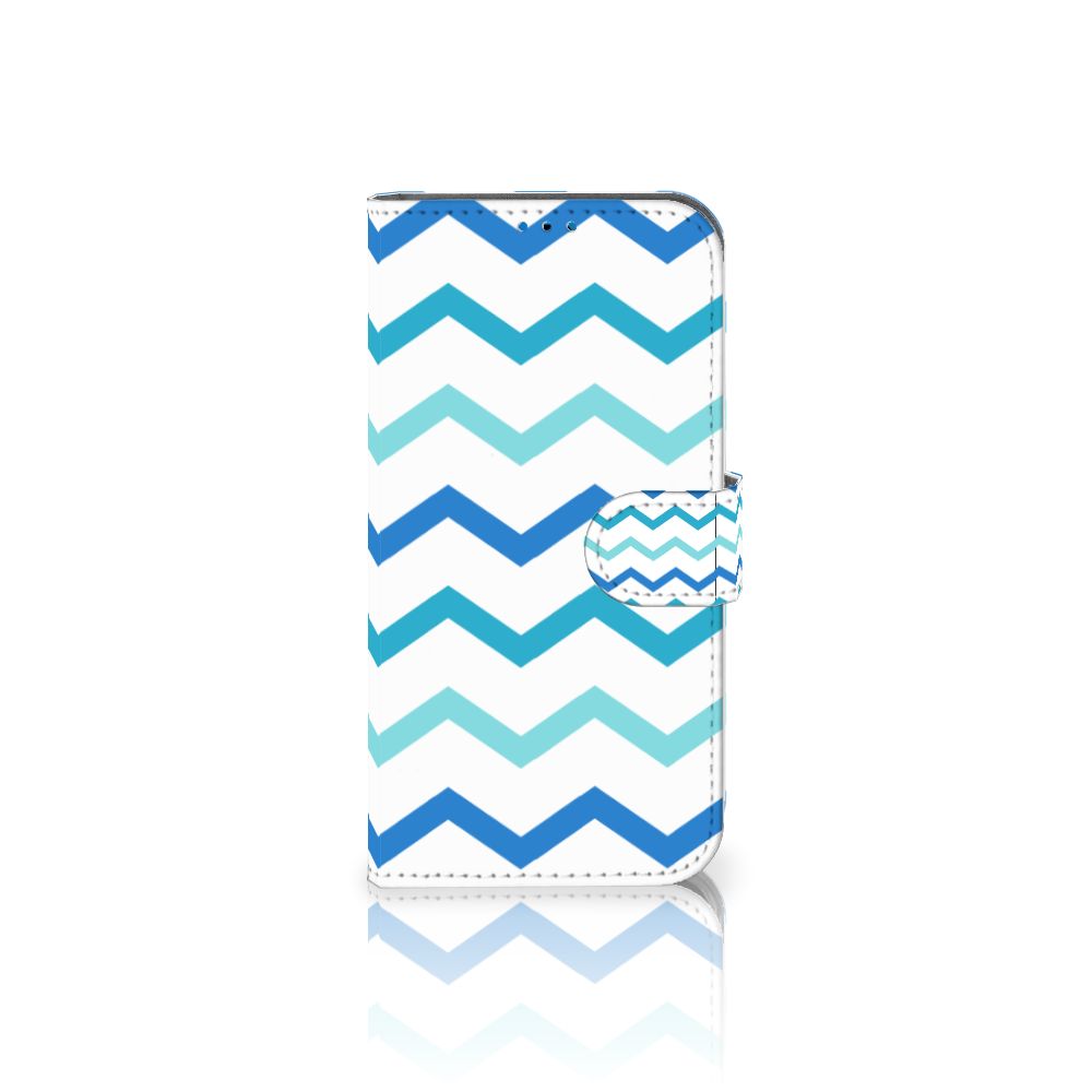 iPhone 14 Pro Telefoon Hoesje Zigzag Blauw met een aantrekkelijk zigzag patroon in verschillende tinten blauw.