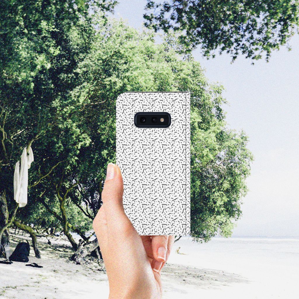 Samsung Galaxy S10e Hoesje met Magneet Stripes Dots