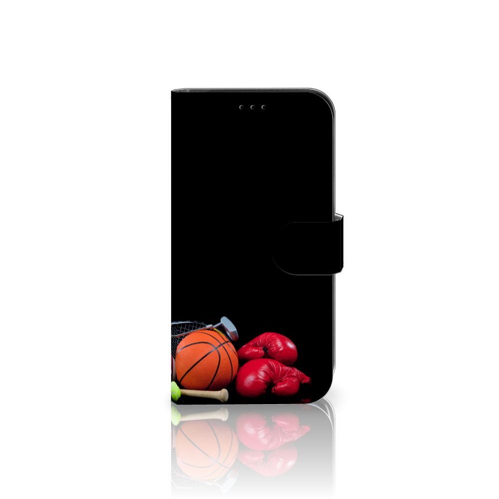 Apple iPhone 13 Wallet Case met Pasjes Sports met sportafbeeldingen op een elegante zwarte achtergrond.