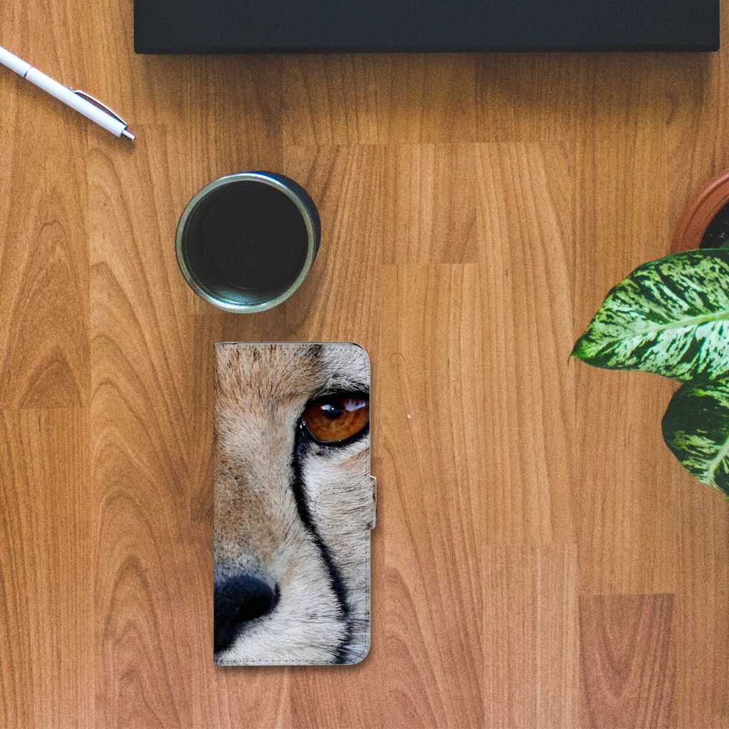 Motorola Moto G 5G Plus Telefoonhoesje met Pasjes Cheetah met close-up van cheeta ogen.