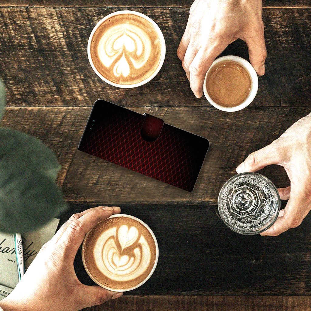 Sony Xperia 5III Telefoon Hoesje Geruit Rood op tafel met koffiekopjes en waterglazen.