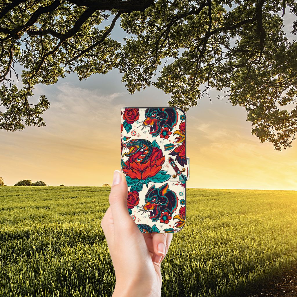 Telefoonhoesje met foto voor Apple iPhone 13 Old Skool met kleurrijk tattoo-achtig design in de natuur.