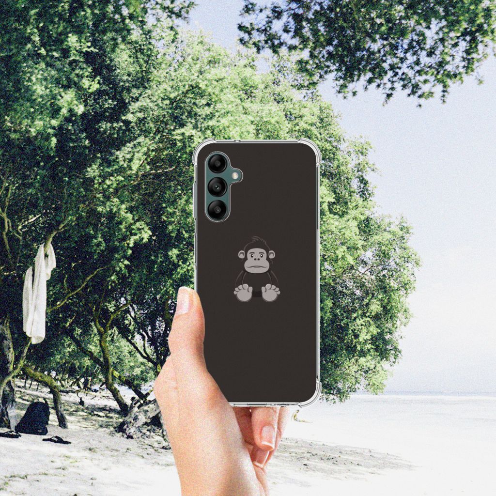 Samsung Galaxy A14 5G/4G Stevig Bumper Hoesje Gorilla met aapjesdesign op het strand.