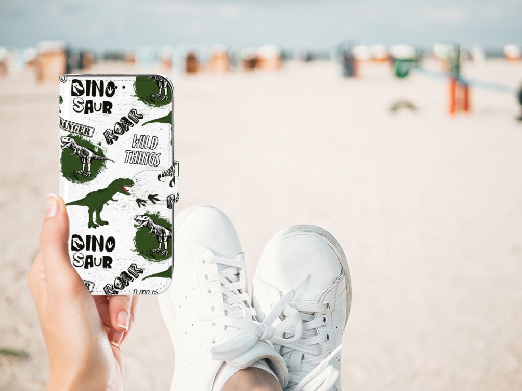 Telefoonhoesje met Pasjes voor Apple iPhone 11 Dinosaurus met dino print en pootafdrukken op het strand 🦖
