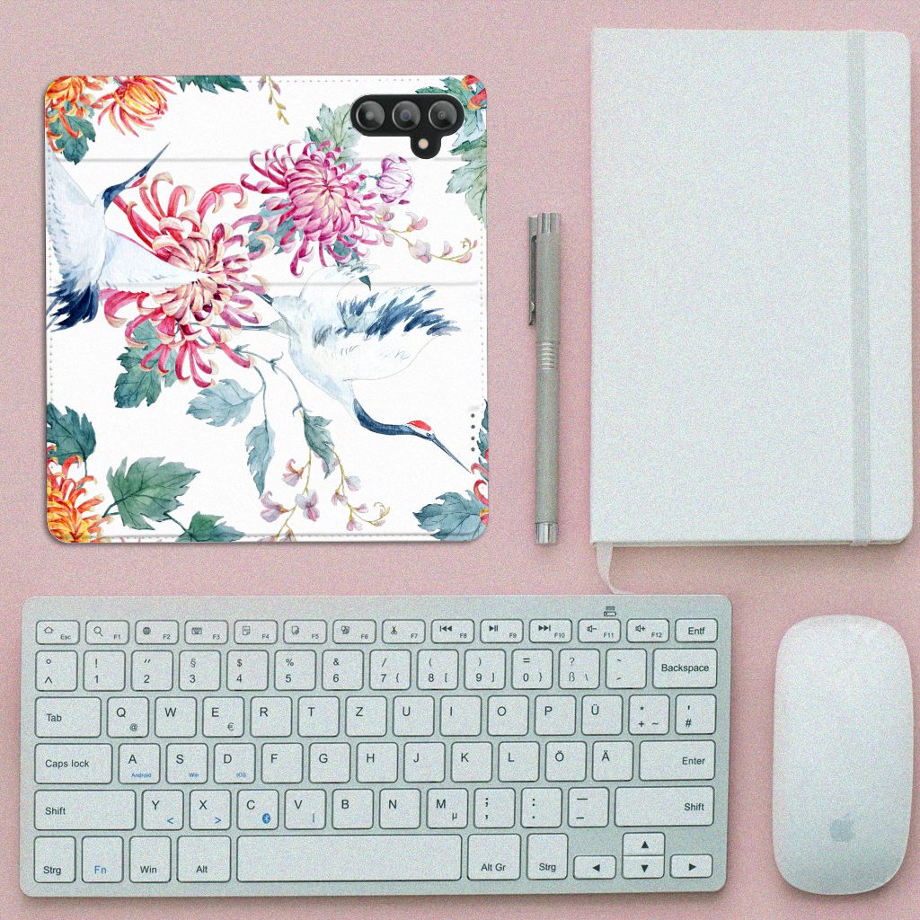 Samsung Galaxy A14 4G Hoesje maken Bird Flowers met ooievaars en bloemen op een bureau met een toetsenbord.