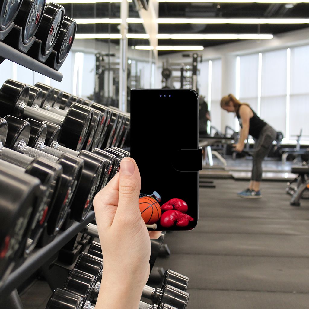 OPPO Find X5 Wallet Case met Pasjes Sports met basketbal en bokshandschoenen in de sportschool.