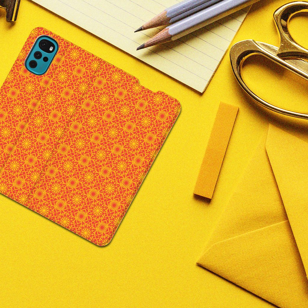 Motorola Moto G22 Hoesje met Magneet Batik Oranje - B2C Telecom