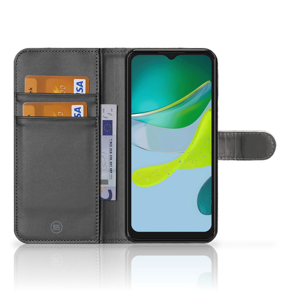 Motorola Moto E13 4G Telefoonhoesje met Pasjes Cheetah met pasjesruimte voor 3 pasjes.