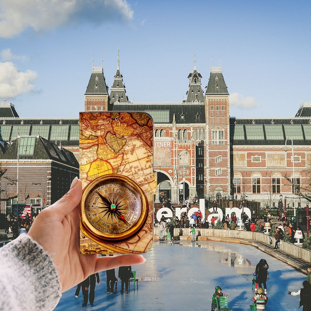 iPhone 13 Pro Max Flip Cover Kompas met wereldkaartdesign aan de Rijksmuseum achtergrond