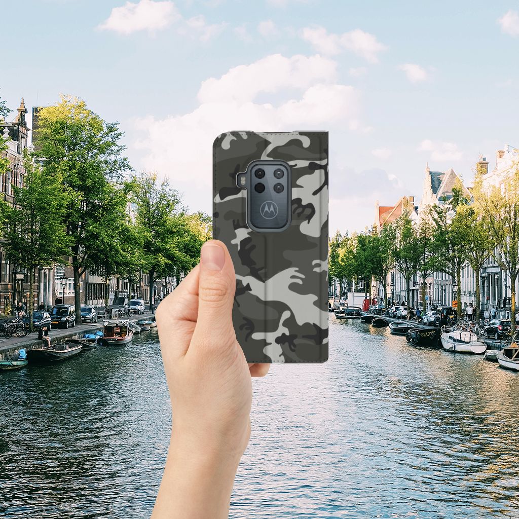 Motorola One Zoom Hoesje met Magneet Army Light - B2C Telecom