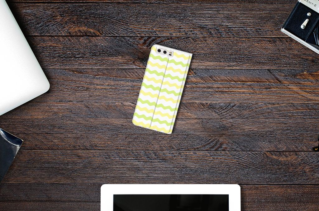 Huawei P10 Plus Hoesje met Magneet Waves Yellow