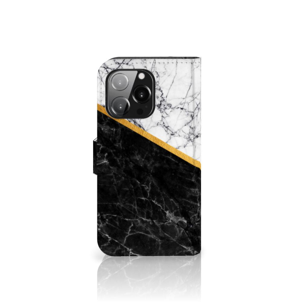iPhone 13 Pro Bookcase Marmer Wit Zwart - Origineel Cadeau Man met luxe zwart en wit marmer design en gouden lijn.
