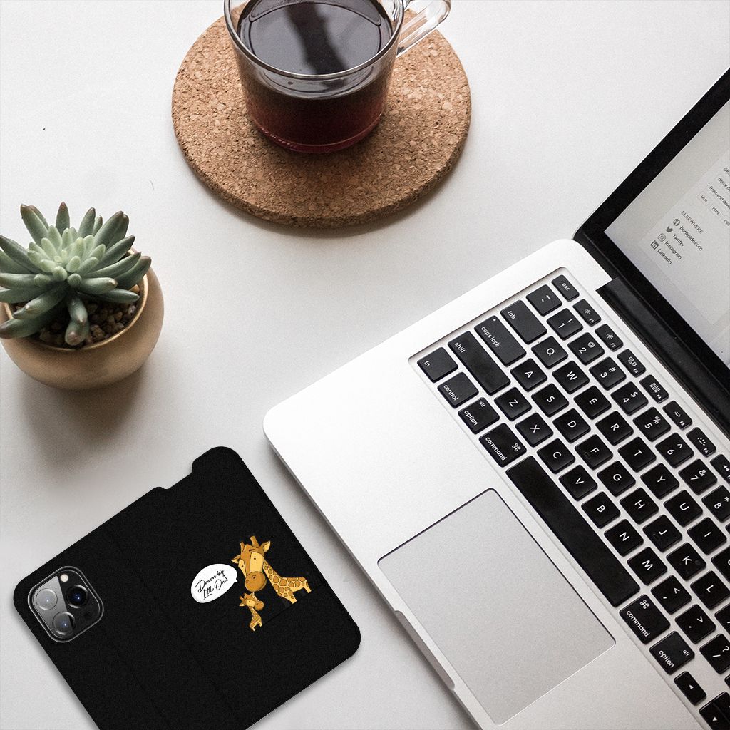 iPhone 14 Pro Magnet Case Giraffe - B2C Telecom