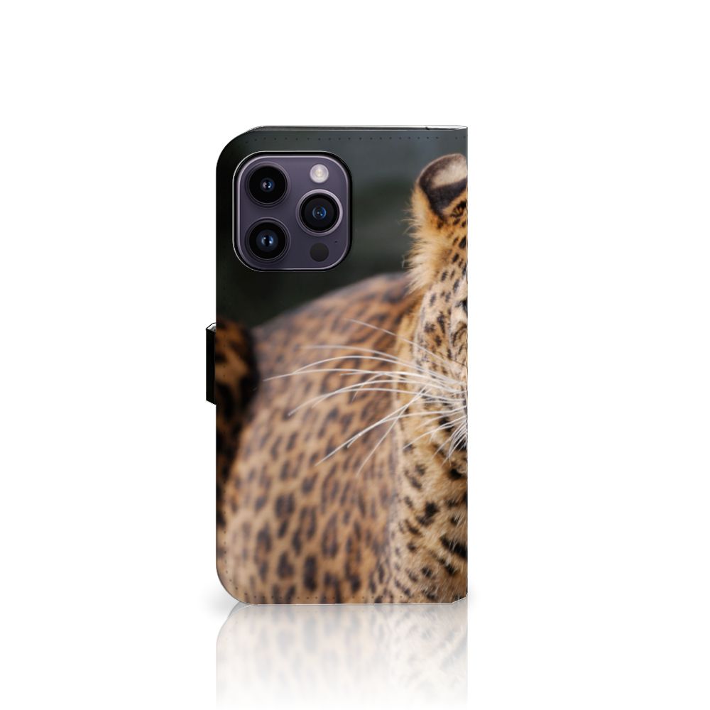 iPhone 15 Pro Max Telefoonhoesje met Pasjes Luipaard, featuring a striking leopard design 🐆.