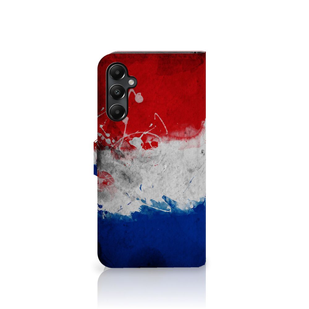 Samsung Galaxy A05s Bookstyle Case Nederland met artistiek ontwerp van de Nederlandse vlag.