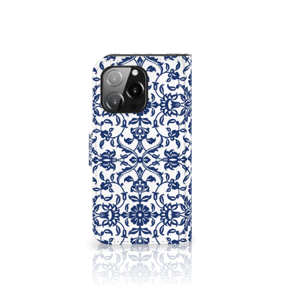 iPhone 13 Pro Hoesje Flower Blue met blauw-wit bloemenpatroon voor elegantie 🌼.