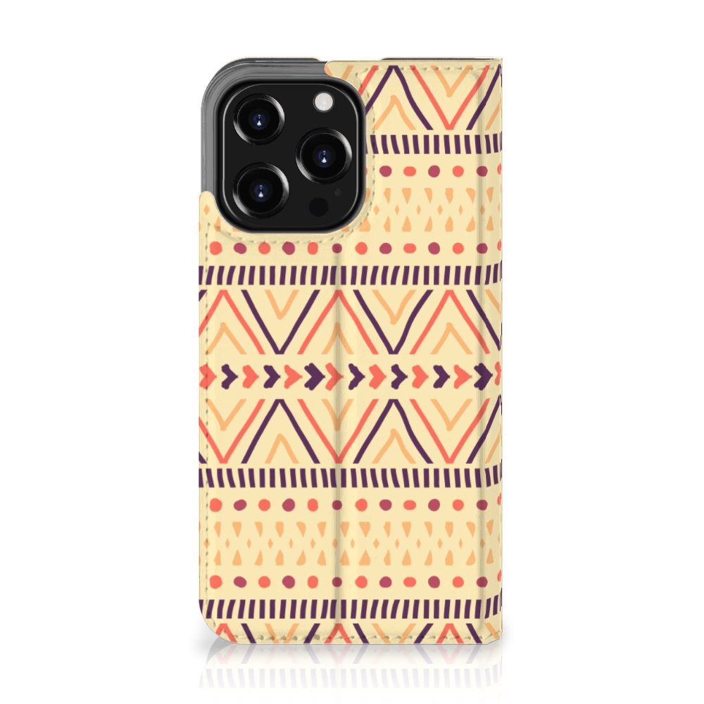 iPhone 13 Pro Hoesje met Magneet Aztec Yellow - B2C Telecom