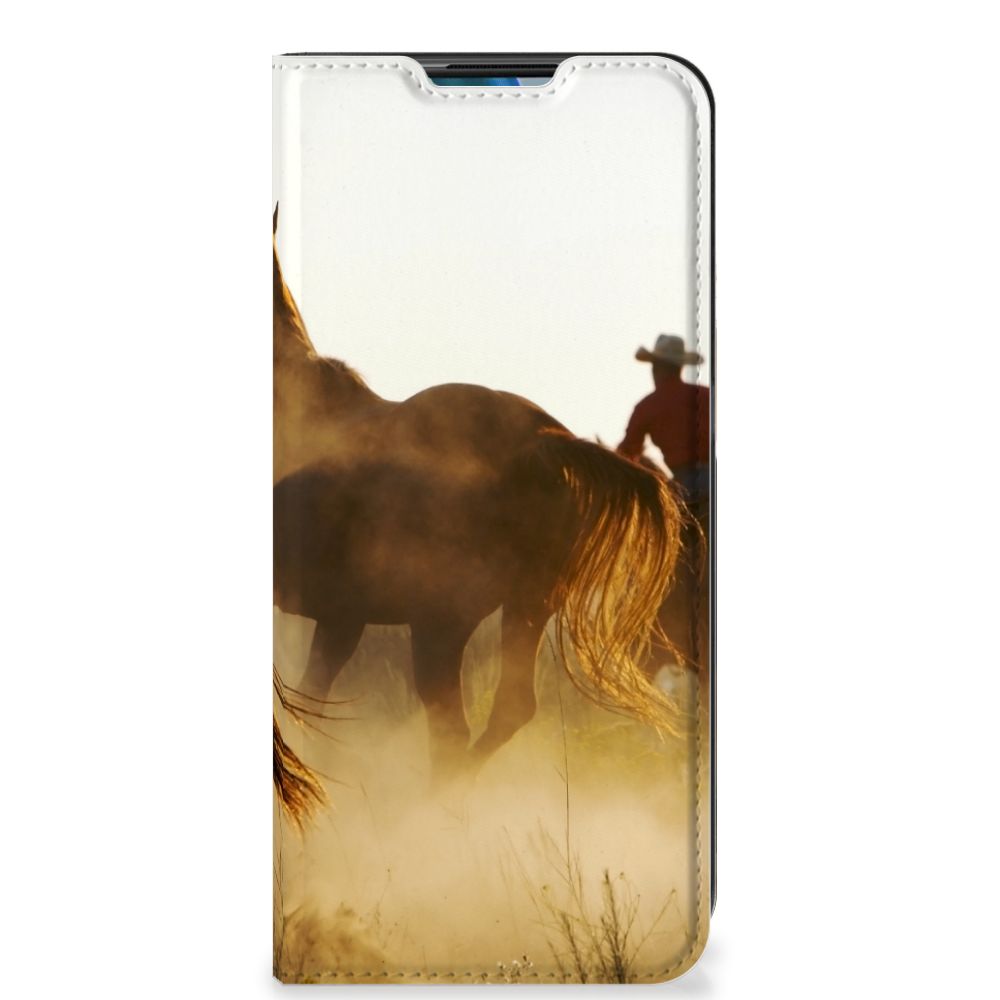 OnePlus Nord N10 5G Hoesje maken Design Cowboy met afbeelding van paarden en cowboy in de achtergrond.