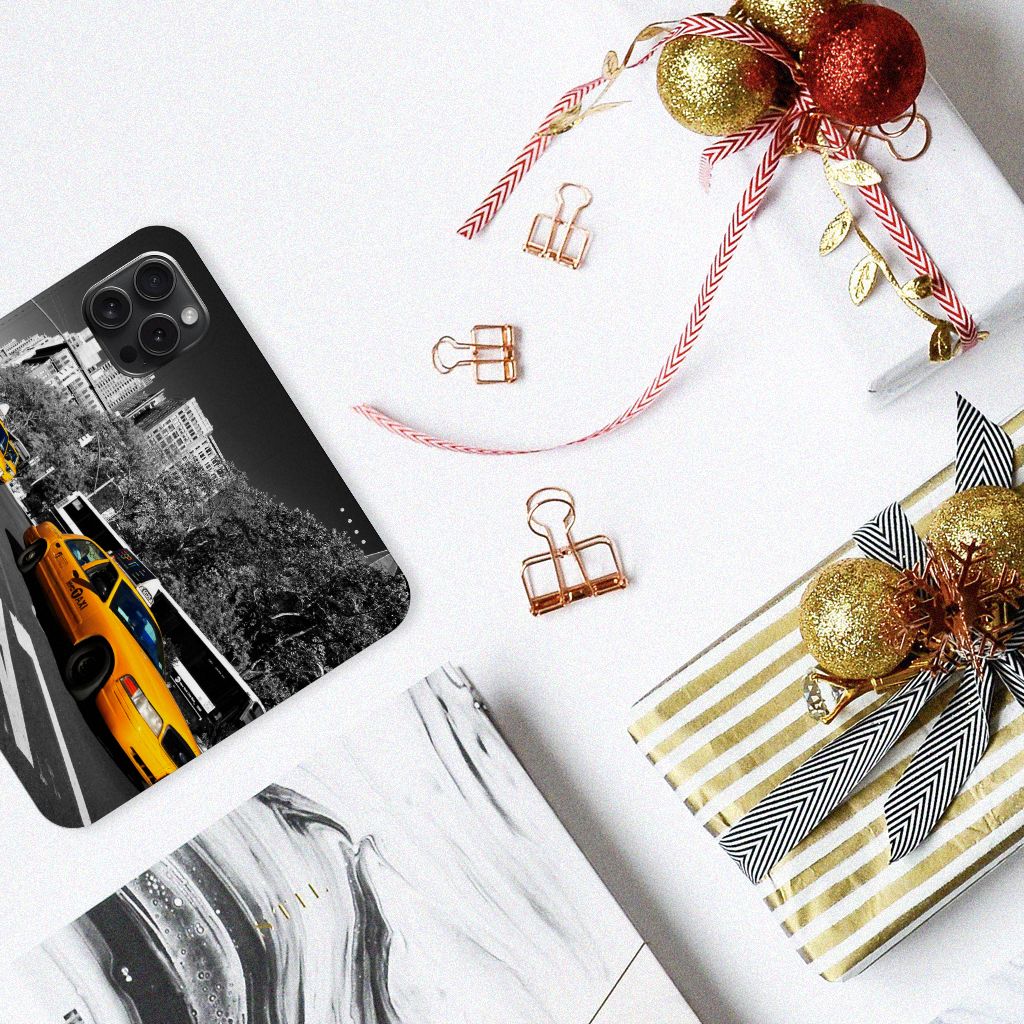 iPhone 15 Pro Book Cover New York Taxi met zwart-wit taxi ontwerp en feestelijke decoraties 🎉.