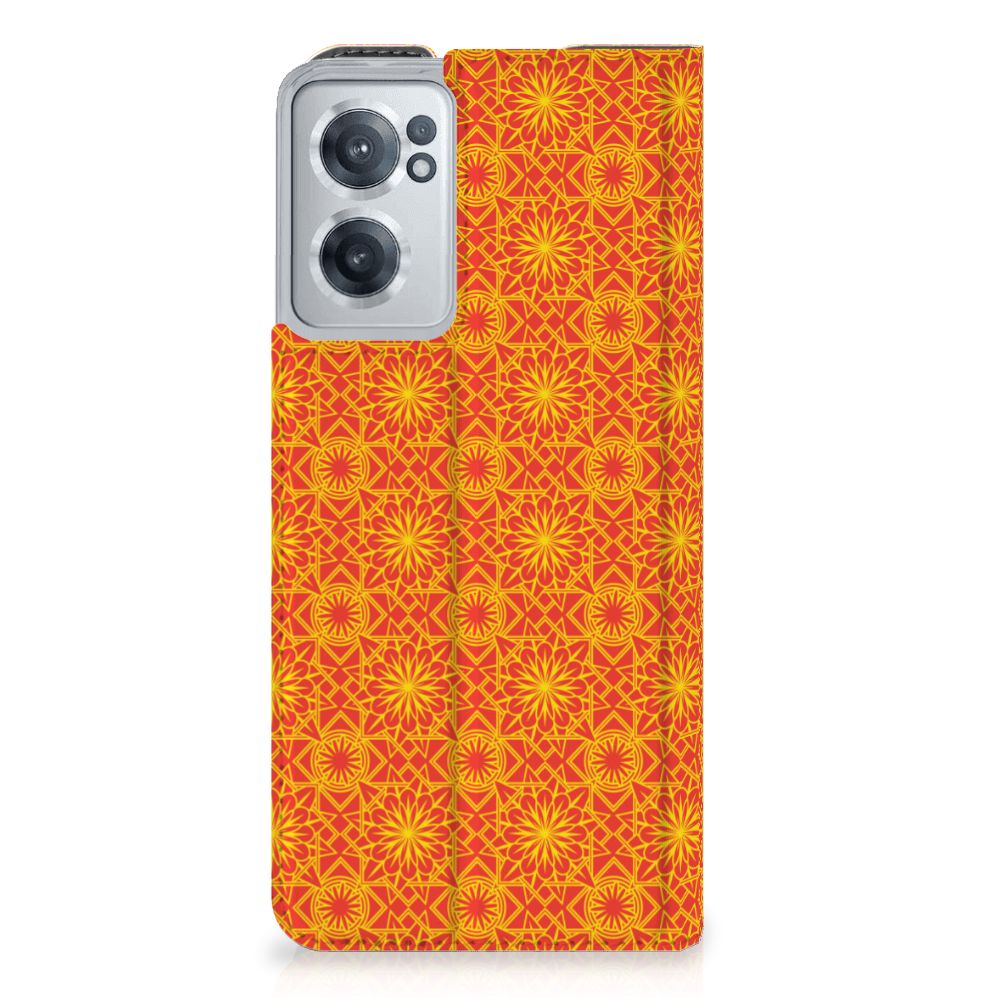 OnePlus Nord CE 2 5G Hoesje met Magneet Batik Oranje - B2C Telecom