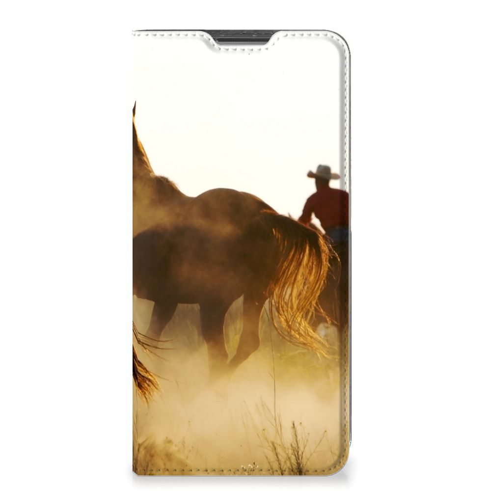 Xiaomi Redmi Note 11 Pro Hoesje maken Design Cowboy met een paard en cowboy silhouet in een mistige omgeving
