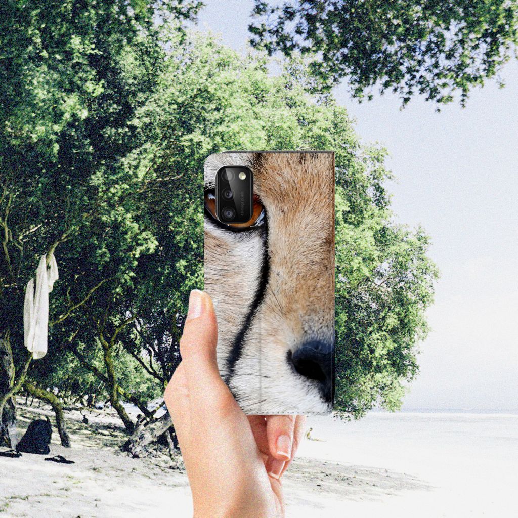 Samsung Galaxy A41 Hoesje maken Cheetah met close-up van een jachtluipaard op een hand, natuur achtergrond.