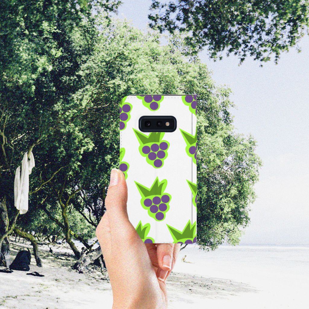 Samsung Galaxy S10e Flip Style Cover Druiven