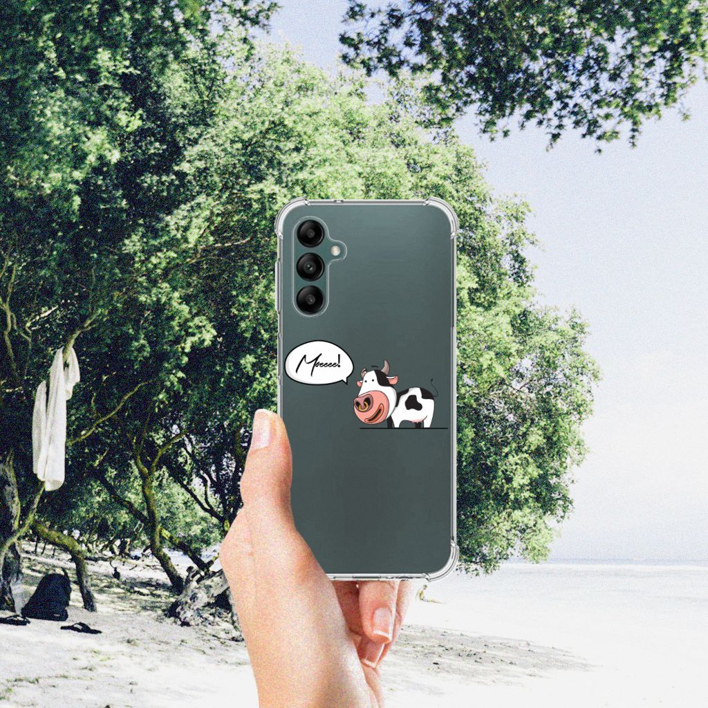 Samsung Galaxy A14 5G/4G Stevig Bumper Hoesje Cow met grappige koe en varkensontwerp in natuurlijke omgeving.