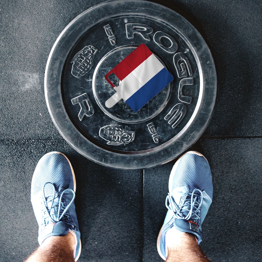 Huawei P40 Bookstyle Case Nederlandse Vlag op gewichtschijf in sportschool.