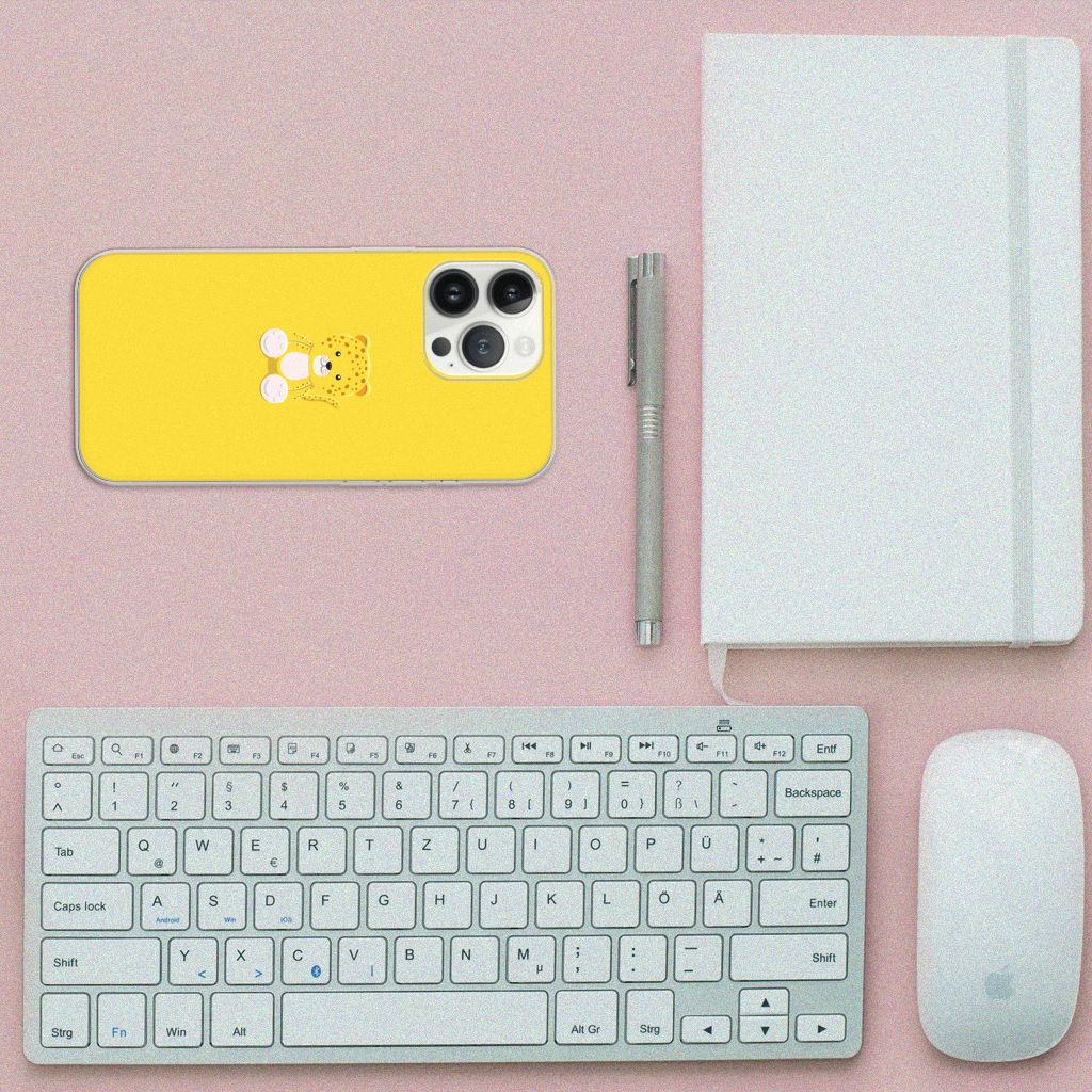 iPhone 13 Pro Max Telefoonhoesje met Naam Baby Leopard op een bureau met toetsenbord en notitieboek