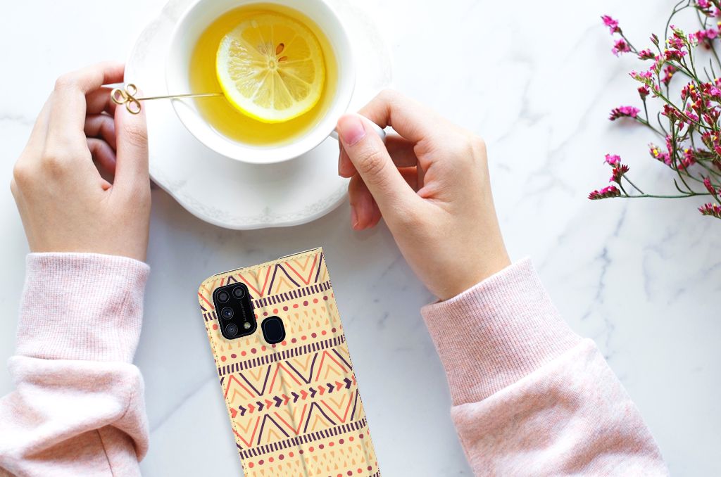 Samsung Galaxy M31 Hoesje met Magneet Aztec Yellow - B2C Telecom
