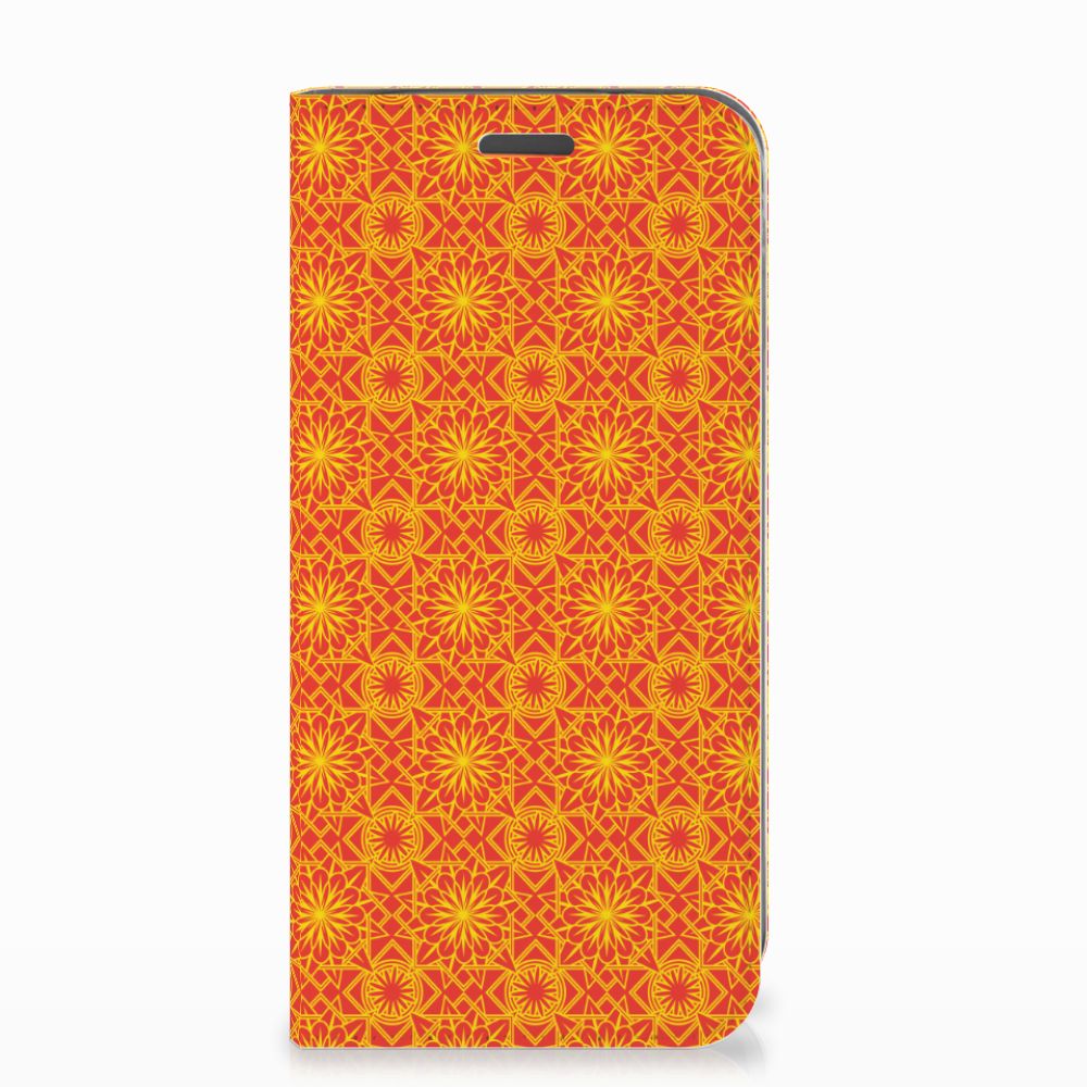 Motorola Moto E5 Play Hoesje met Magneet Batik Oranje