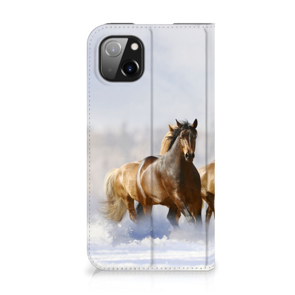 Apple iPhone 14 Plus Hoesje maken Paarden met afbeelding van galloperende paarden op een smartphonehoesje.