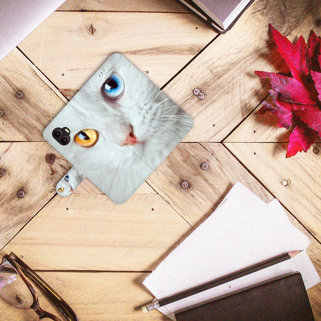 Samsung Galaxy Xcover 6 Pro Telefoonhoesje met Pasjes Witte Kat